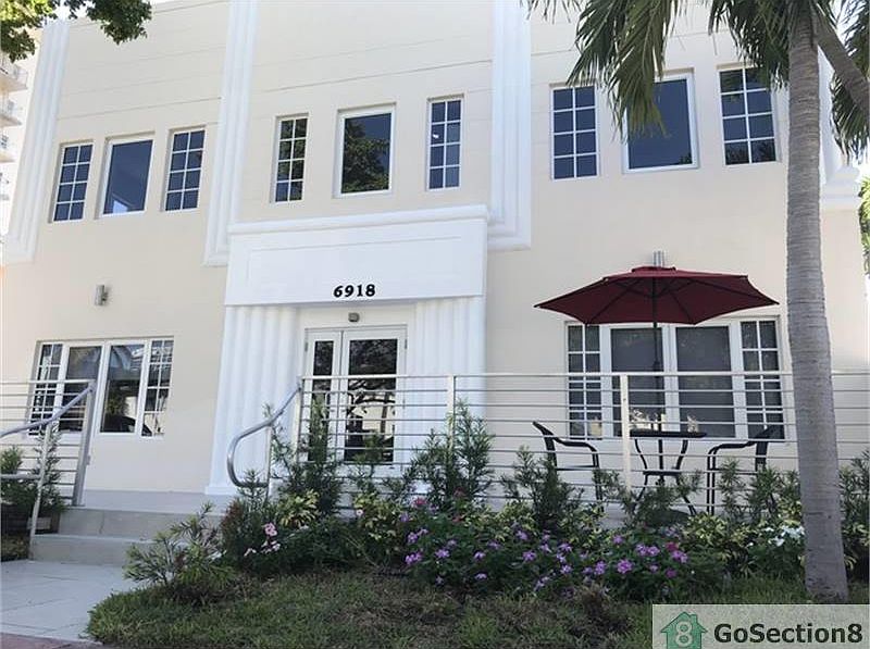 1st image of 6918 Bay Dr #11