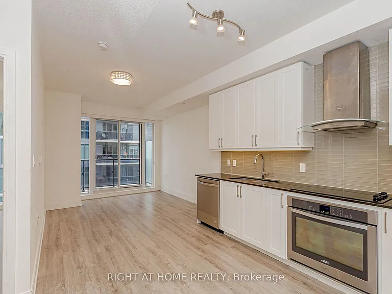 9608 Yonge St #1603 — Photo 11