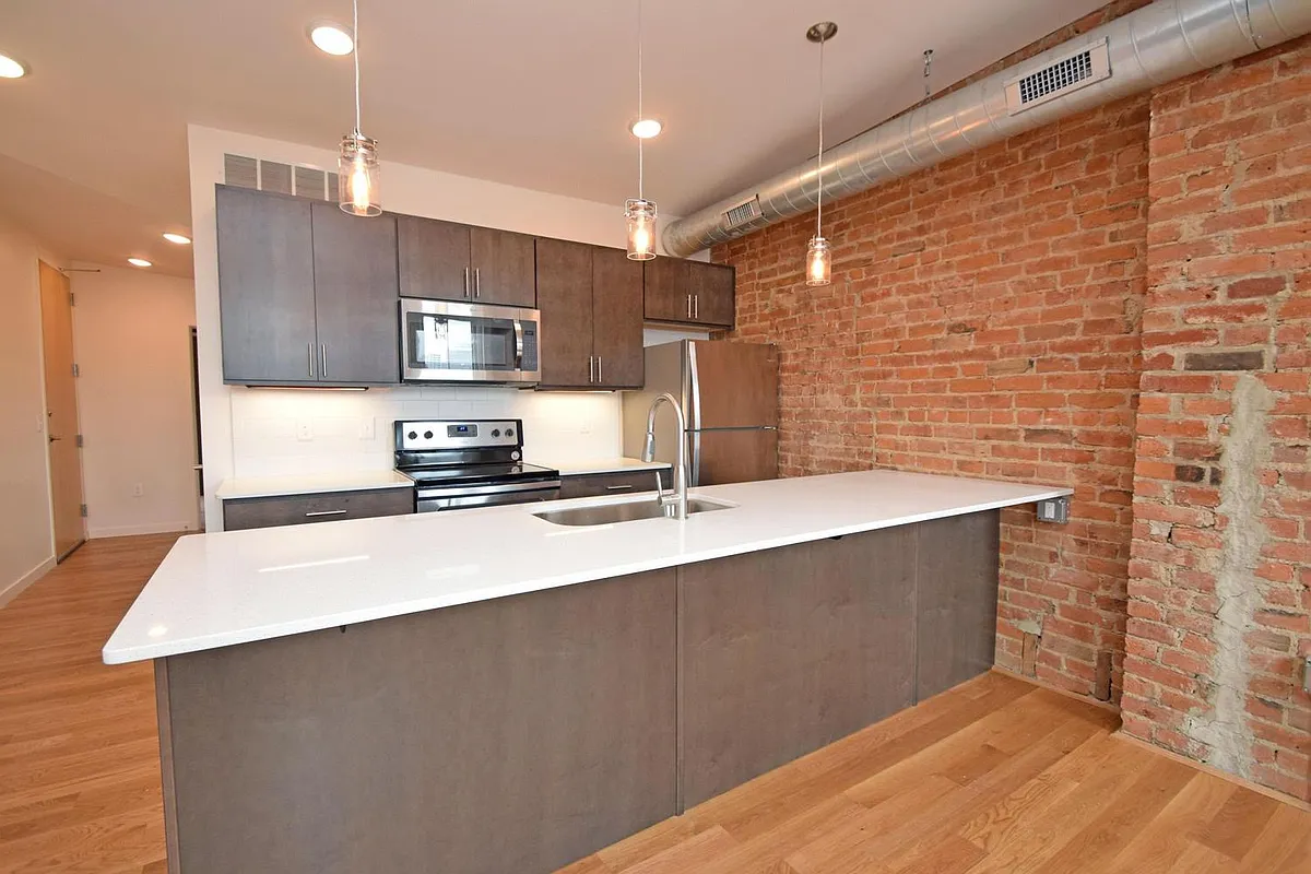 Building Photo - 26 E 14th St #403