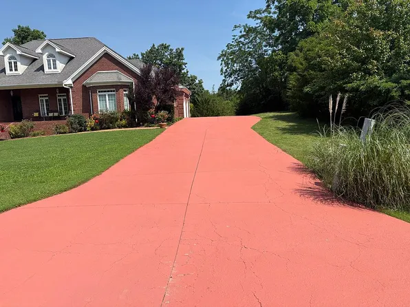 396 Woodlake Blvd, Tazewell, TN 37879