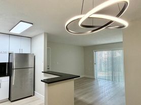 6935 NW 179th St, Hialeah, FL