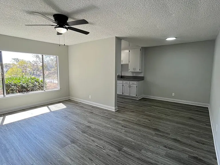 11530 S Normandie Ave — Photo 2