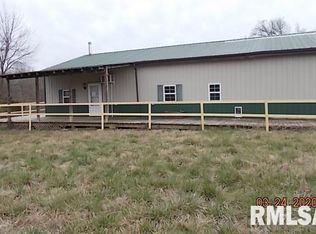 15323 E Bakerville Rd, Mount Vernon, IL 62864