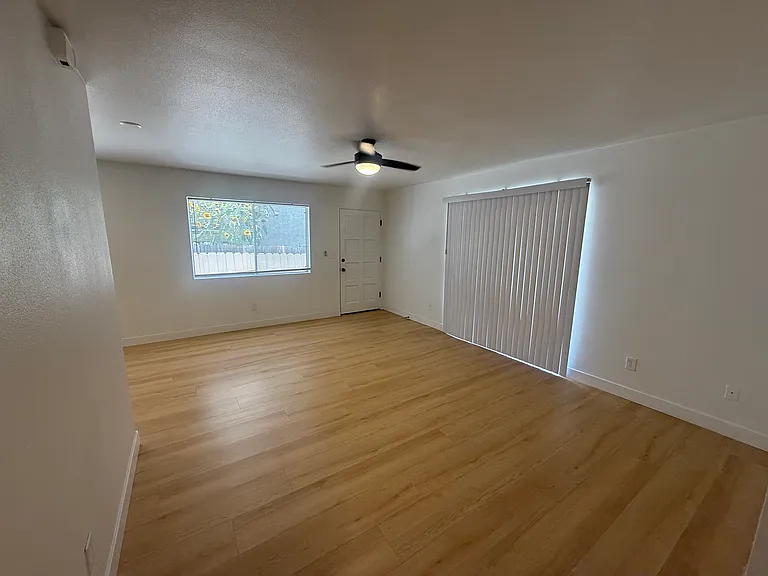 82 N Laurel St #82 — Photo 3