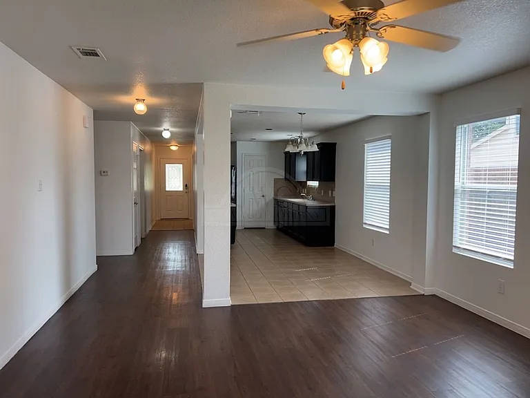 3304 Catalina Dr — Photo 4
