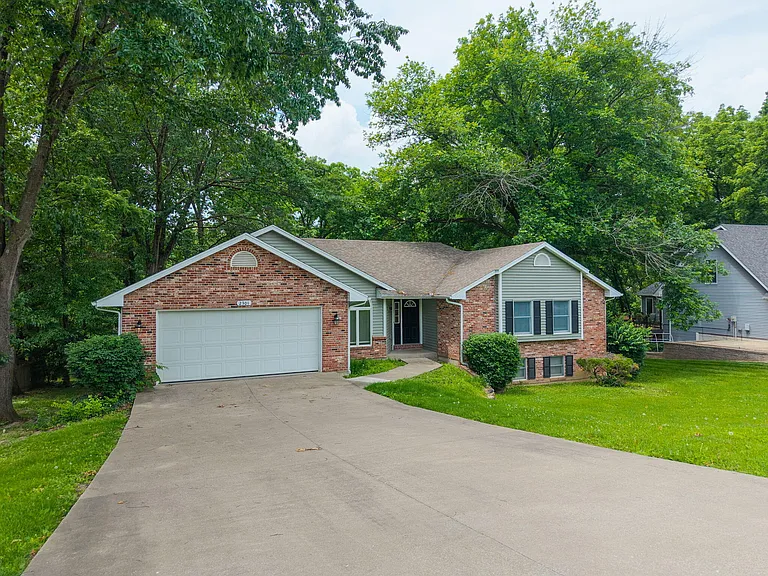 2301 Grant Ln — Photo 49