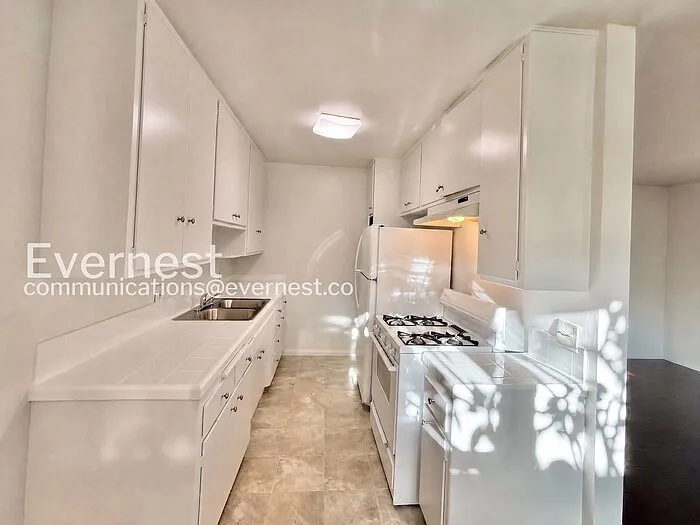 1261 E 1st St #5 — Photo 5