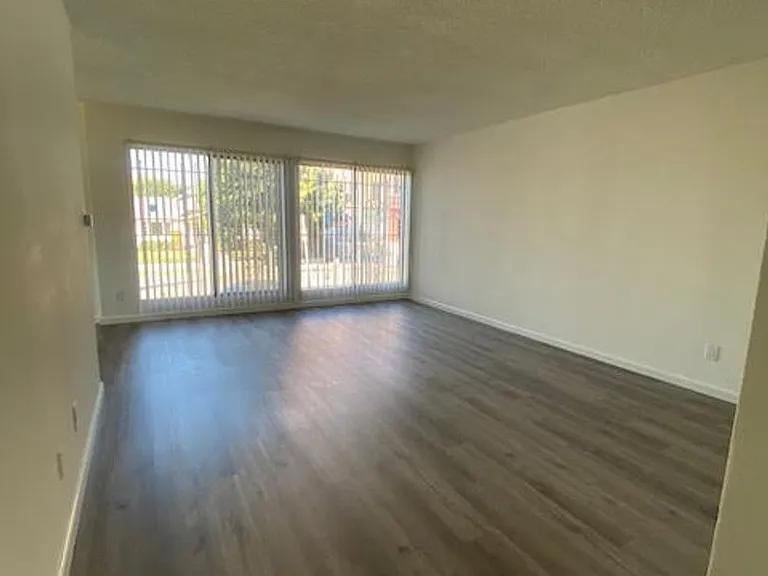 838-844 S Wilton Pl — Photo 6