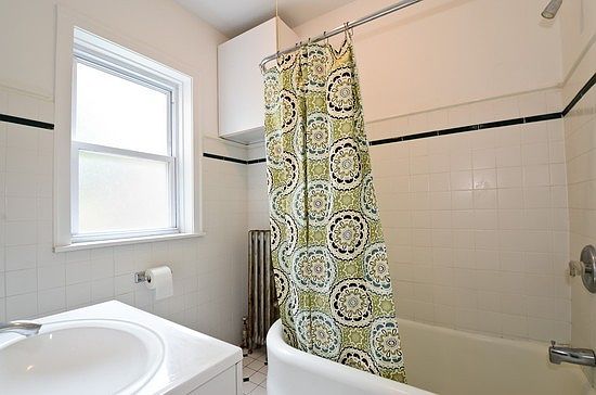 5th image of 2201 W Touhy Ave APT 2