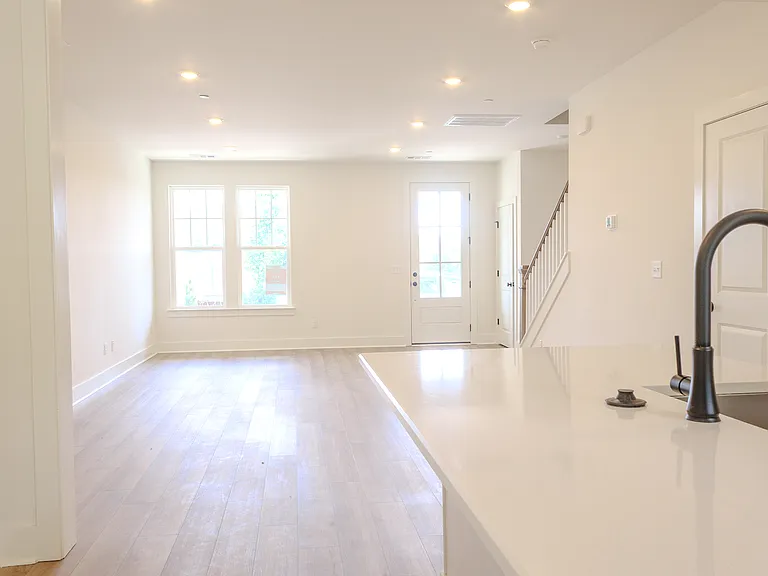 112 Nearwater Pl — Photo 4