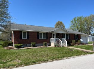 106 Valley St, Shelbina, MO 63468