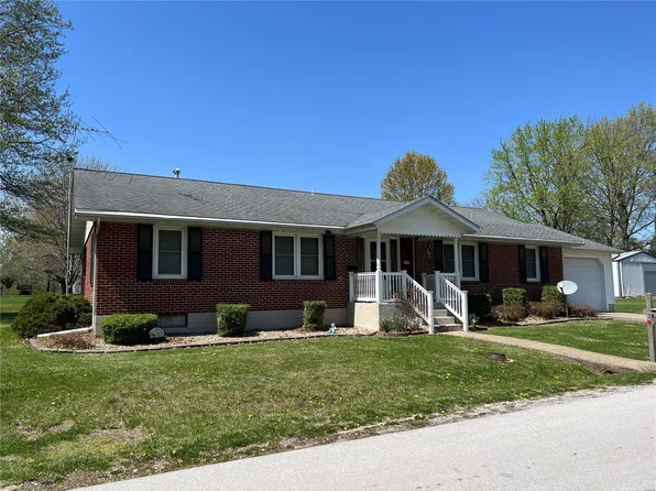106 Valley St, Shelbina, MO 63468