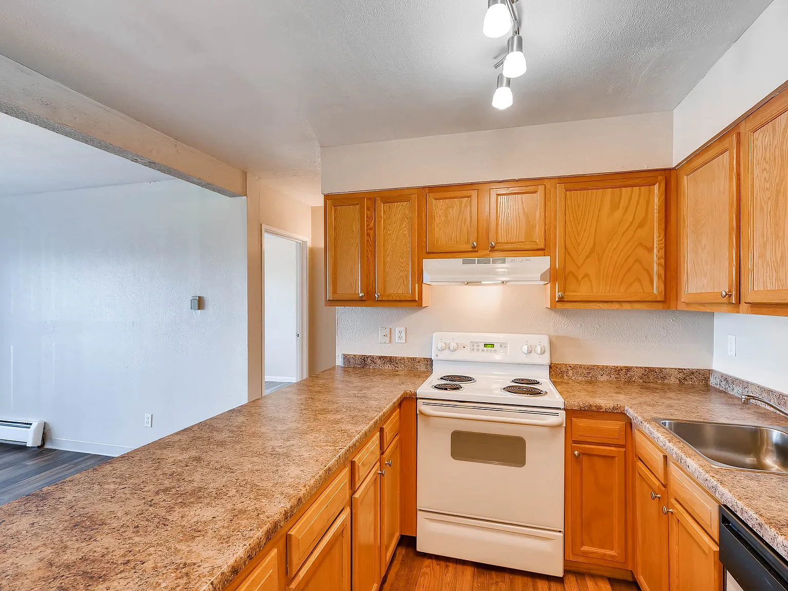 Studio, 400 sqft, $945 — Photo 2