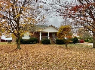 311 Rabbit Trail Rd, Leoma, TN 38468