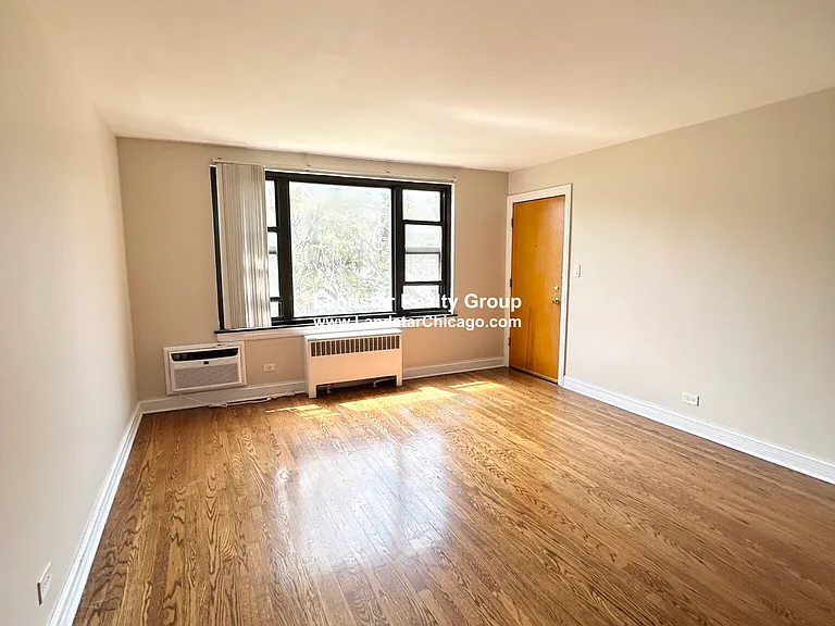 7320.5 N Ridge Blvd #2E — Photo 2