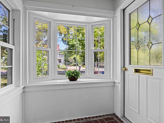 4th image of 77 E Main St