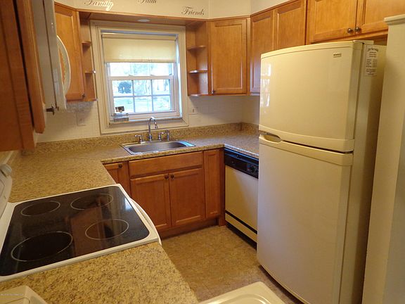 3rd image of 42 Cambridge Court #F