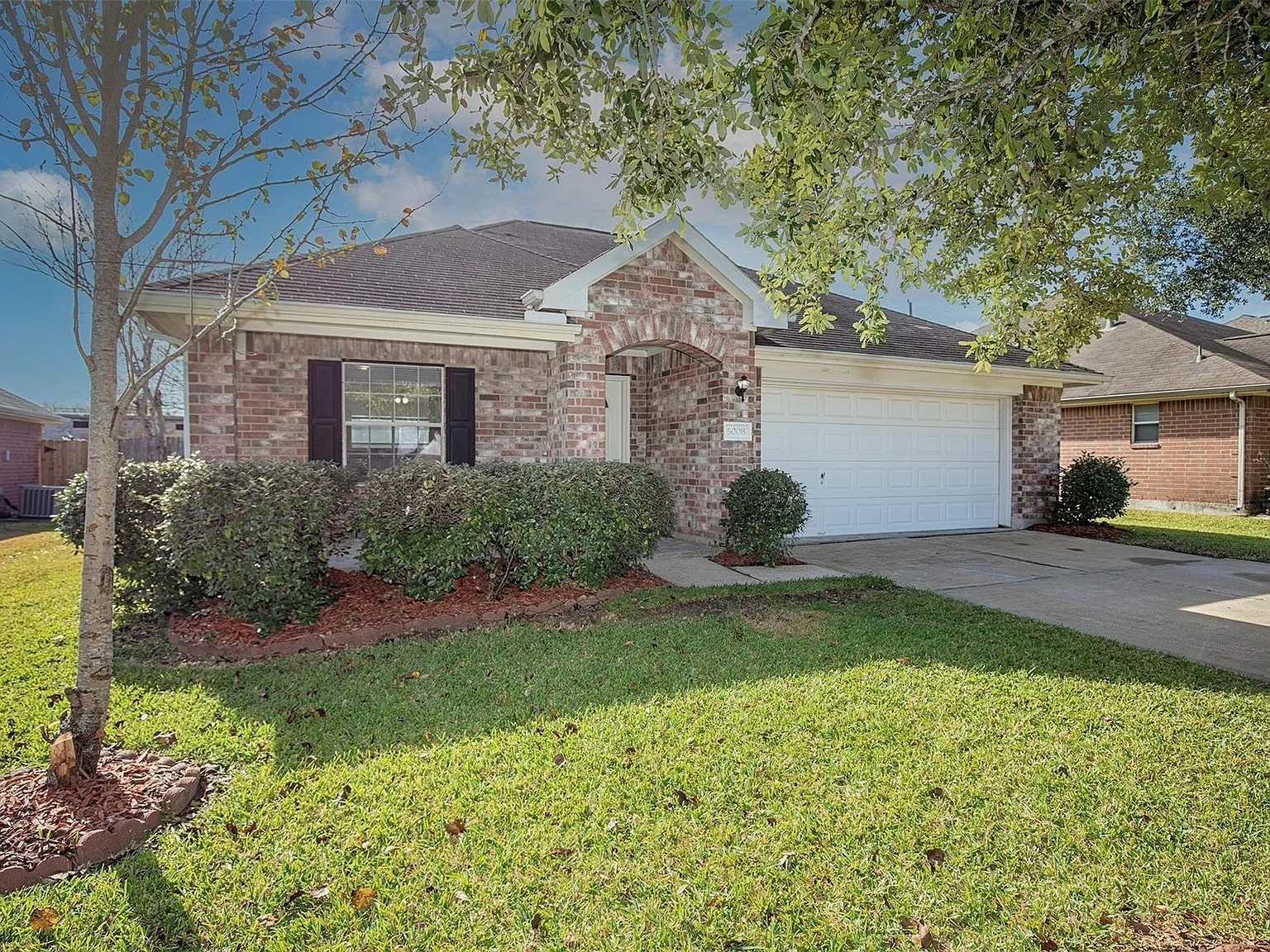 3 bed, 2.0 bath, 1513 sqft, $1,975 — Photo 2
