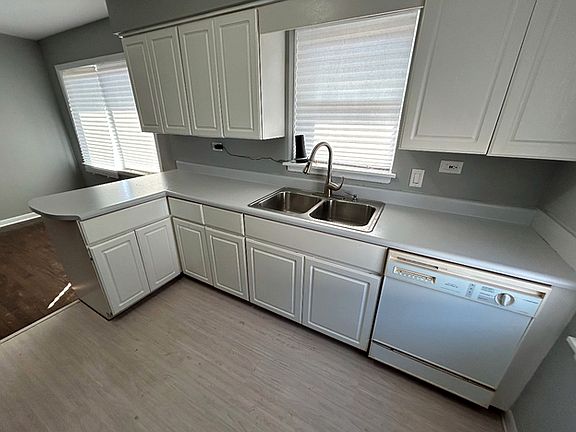 5th image of 717 E 154th St