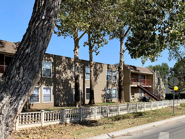 411 W K Pl — Photo 20