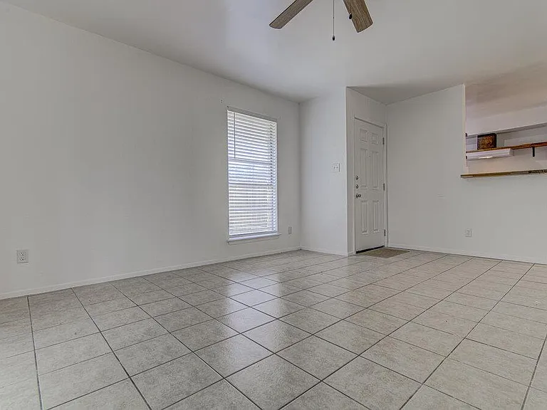 805 Sirocco Dr #B — Photo 6