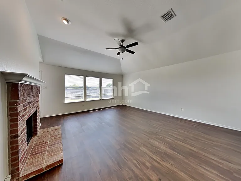 617 Overton Dr — Photo 6