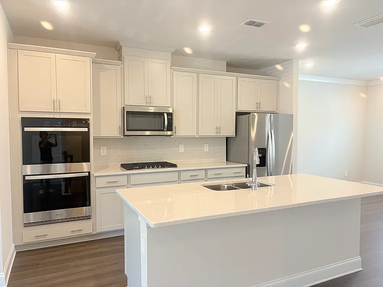 2756 Devon Vale St — Photo 4