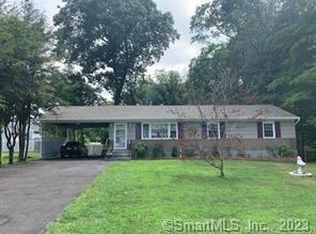 4 Hickory Ln, Ansonia, CT 06401