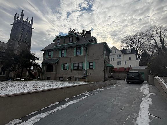 2nd image of 332 Saint Pauls Ave
