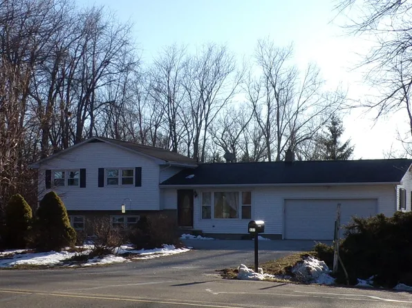832 Maumee St, Jonesville, MI 49250