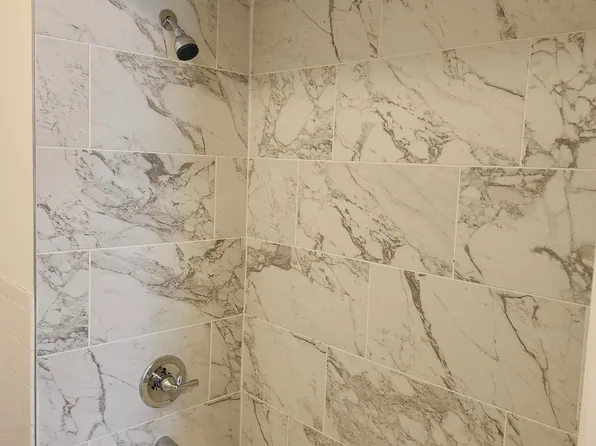 4824 N 104th St APT 13, Milwaukee, WI 53225