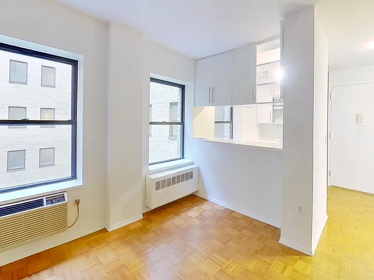 360 W 34th St #12X — Photo 5