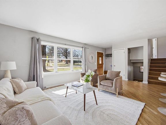 5th image of 3002 Brookside Dr