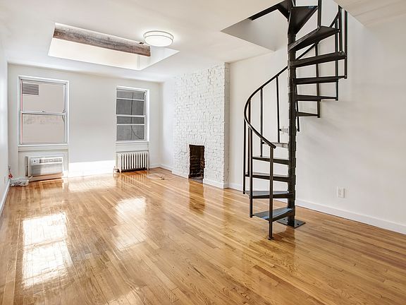 2nd image of 275 W 22nd St #2B2