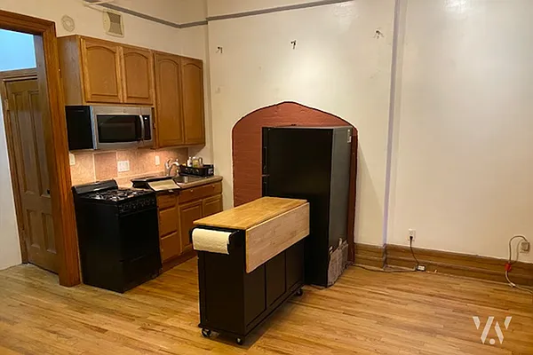 Rented by Wohlfarth & Associates Inc | media 8