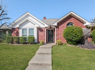 211 Streamside Dr, Desoto, TX 75115