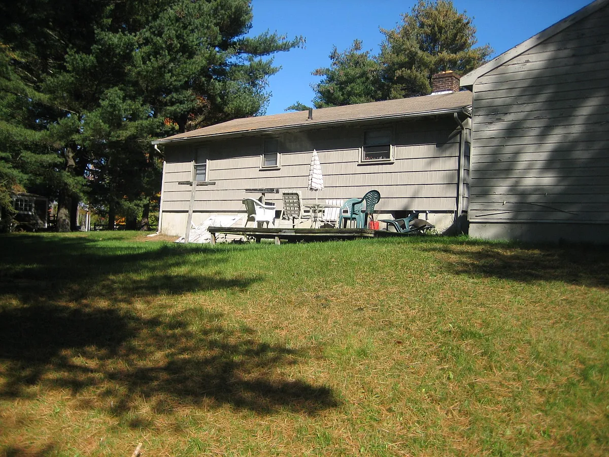 Building Photo - 318 Exeter Rd
