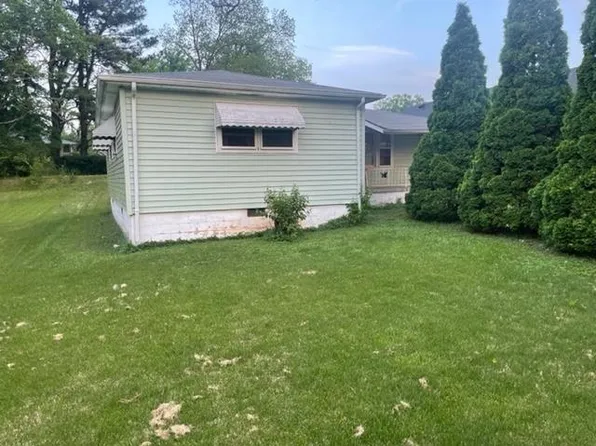 507 Hickory St, Tuscumbia, AL 35674