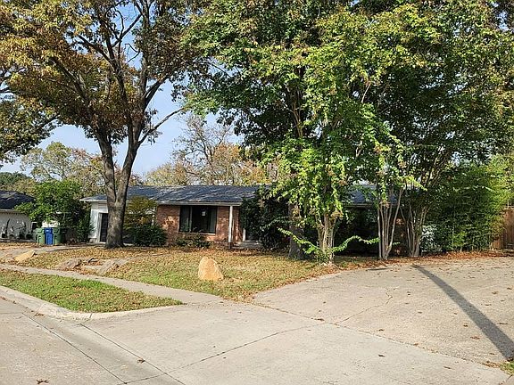 2nd image of 605 Ranier Cir