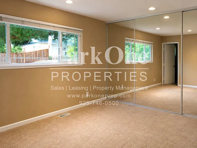 1500 Fieldcrest Dr — Photo 5
