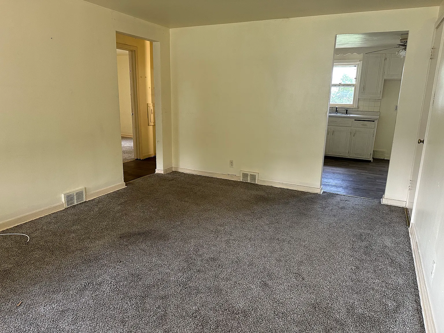 2 bed, 1000 sqft, $900 — Photo 2