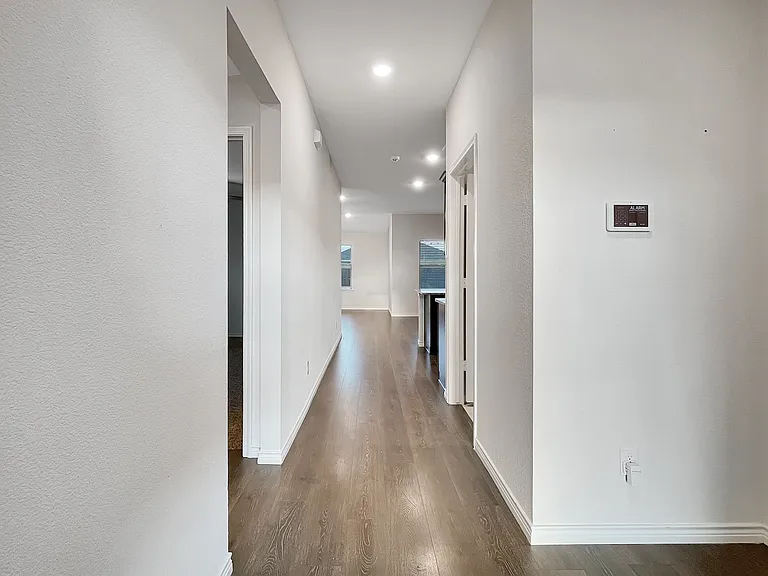 705 Farmstead Way — Photo 8