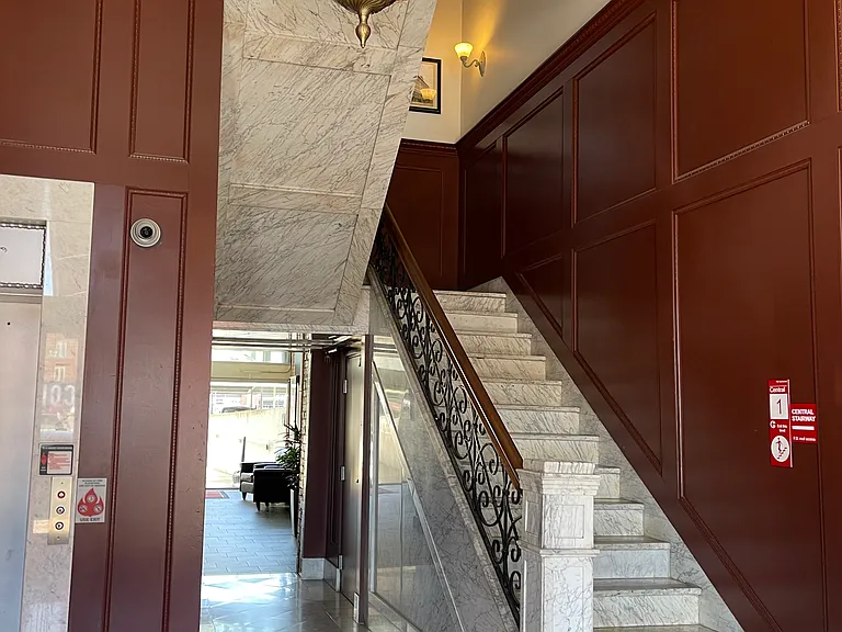 150 E Main St #308 — Photo 2