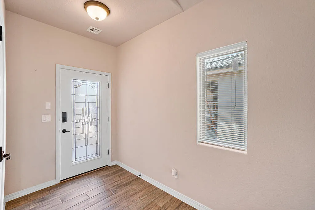 3 bed, 2.0 bath, 1389 sqft, $1,850 — Photo 3