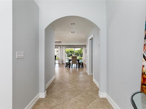 3rd image of 1827 Tanglewood Dr NE