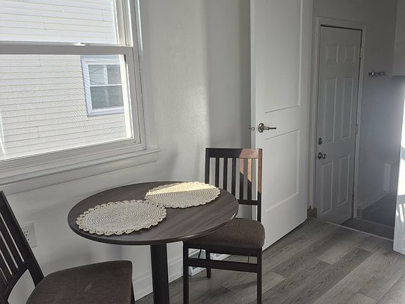 3rd image of 3253 Dubuque Ave