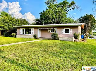 903 E Ireland St, Seguin, TX 78155