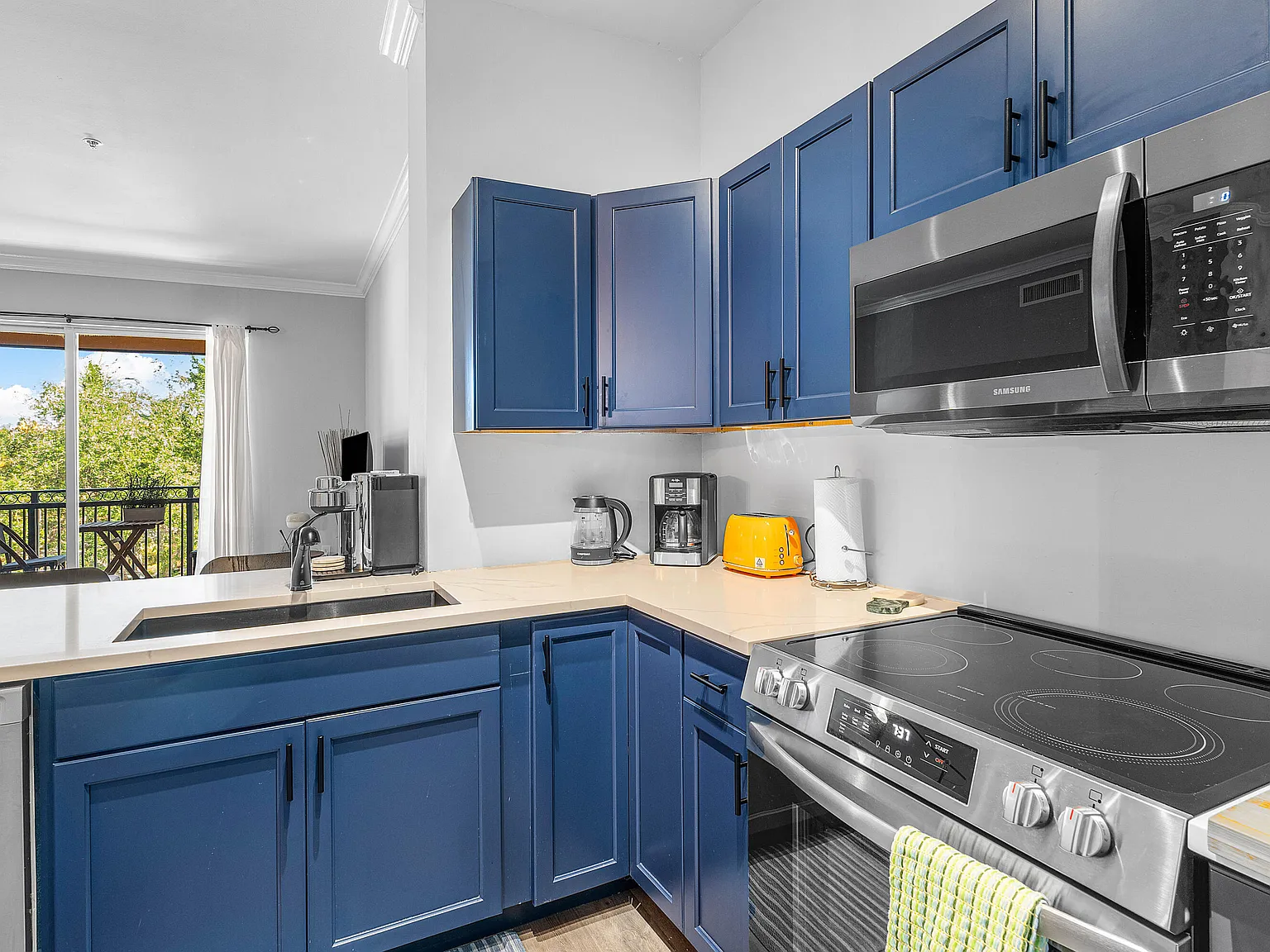 2 bed, 2.0 bath, 1174 sqft, $2,200 — Photo 2