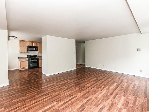 5th image of 1210 N Taft St APT 301
