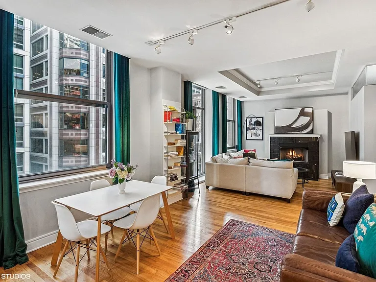 212 W Washington St #1703 — Photo 10